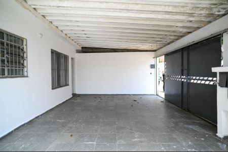 Casa à venda com 120m², 2 quartos e 4 vagas Casa à venda com 120m², 2 quartos e 4 vagasGaragem