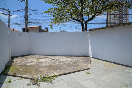 Casa à venda com 120m², 2 quartos e 4 vagas Casa à venda com 120m², 2 quartos e 4 vagasQuintal