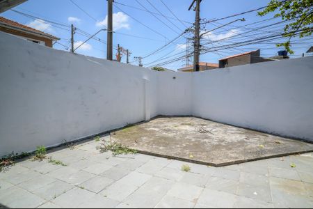 Casa à venda com 120m², 2 quartos e 4 vagas Casa à venda com 120m², 2 quartos e 4 vagasQuintal