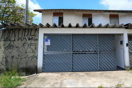 Casa à venda com 120m², 2 quartos e 4 vagas Casa à venda com 120m², 2 quartos e 4 vagasFachada