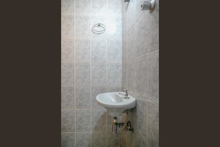 Casa à venda com 120m², 2 quartos e 4 vagas Casa à venda com 120m², 2 quartos e 4 vagasLavabo