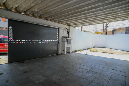 Casa à venda com 120m², 2 quartos e 4 vagas Casa à venda com 120m², 2 quartos e 4 vagasGaragem