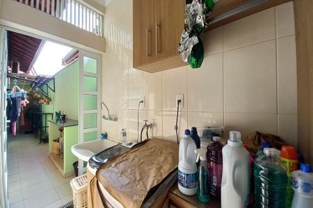 Casa à venda com 259m², 3 quartos e 15 vagas Casa à venda com 259m², 3 quartos e 15 vagasÁrea de Serviço