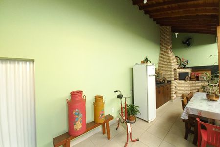 Casa à venda com 259m², 3 quartos e 15 vagas Casa à venda com 259m², 3 quartos e 15 vagasÁrea comum - Churrasqueira