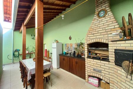 Casa à venda com 259m², 3 quartos e 15 vagas Casa à venda com 259m², 3 quartos e 15 vagasÁrea comum - Churrasqueira