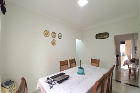 Casa à venda com 259m², 3 quartos e 15 vagas Casa à venda com 259m², 3 quartos e 15 vagasSala de Jantar