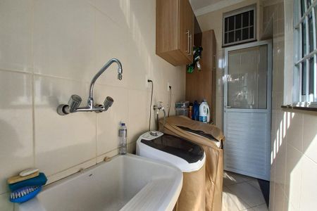 Casa à venda com 259m², 3 quartos e 15 vagas Casa à venda com 259m², 3 quartos e 15 vagasÁrea de Serviço