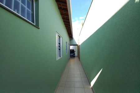 Casa à venda com 259m², 3 quartos e 15 vagas Casa à venda com 259m², 3 quartos e 15 vagasCorredor