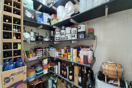 Casa à venda com 259m², 3 quartos e 15 vagas Casa à venda com 259m², 3 quartos e 15 vagasDespensa