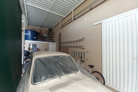 Casa à venda com 259m², 3 quartos e 15 vagas Casa à venda com 259m², 3 quartos e 15 vagasGaragem