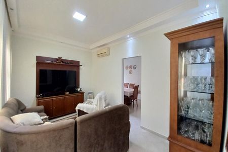 Casa à venda com 259m², 3 quartos e 15 vagas Casa à venda com 259m², 3 quartos e 15 vagasSala