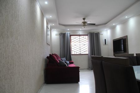 Casa à venda com 125m², 3 quartos e 2 vagasSala