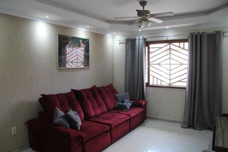 Casa à venda com 125m², 3 quartos e 2 vagasSala