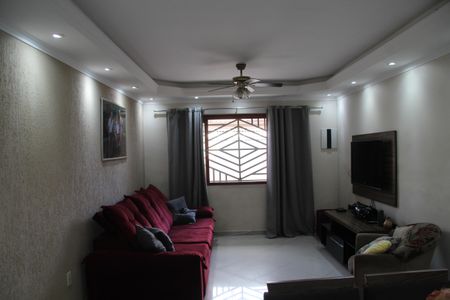 Casa à venda com 125m², 3 quartos e 2 vagasSala