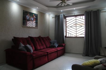 Casa à venda com 125m², 3 quartos e 2 vagasSala