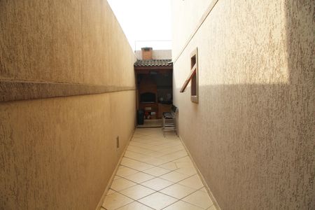 Casa à venda com 125m², 3 quartos e 2 vagasCorredor