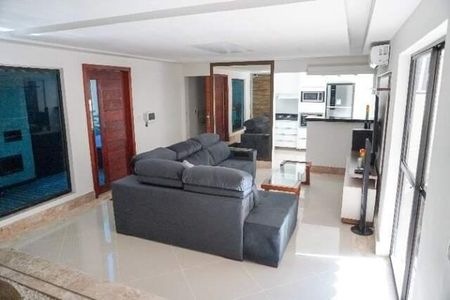 Casa à venda com 220m², 4 quartos e 2 vagas