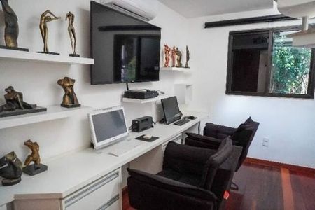 Casa à venda com 220m², 4 quartos e 2 vagas