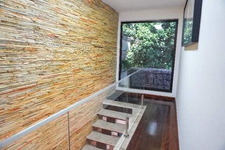 Casa à venda com 220m², 4 quartos e 2 vagas