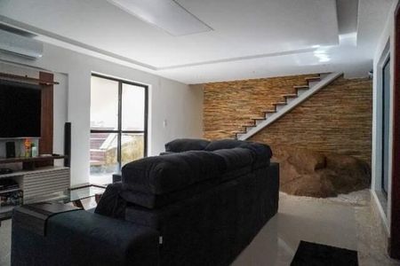 Casa à venda com 220m², 4 quartos e 2 vagas