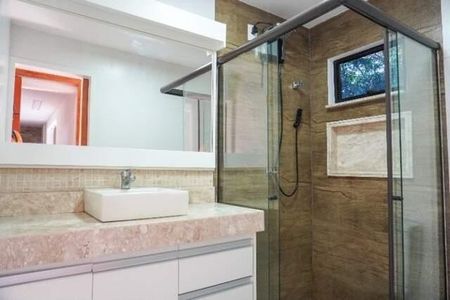 Casa à venda com 220m², 4 quartos e 2 vagas