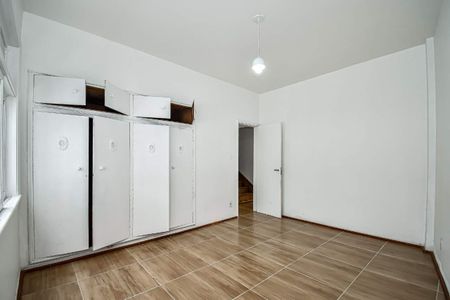 Casa à venda com 166m², 3 quartos e 1 vaga