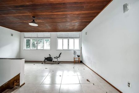Casa à venda com 166m², 3 quartos e 1 vaga
