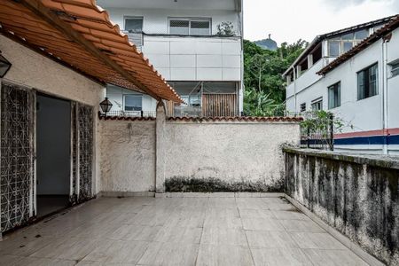 Casa à venda com 166m², 3 quartos e 1 vaga