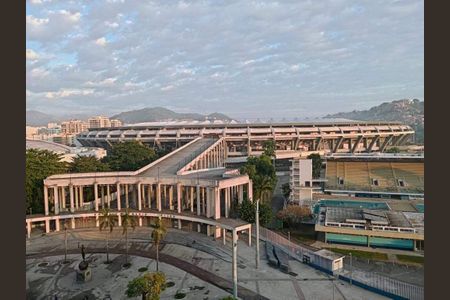 Apartamento à venda com 77m², 2 quartos e 1 vaga