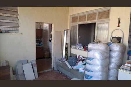 Casa à venda com 235m², 8 quartos e 1 vaga