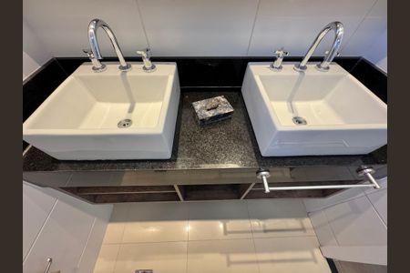 Apartamento à venda com 156m², 3 quartos e 2 vagas Apartamento à venda com 156m², 3 quartos e 2 vagasSuíte 3 - Banheiro