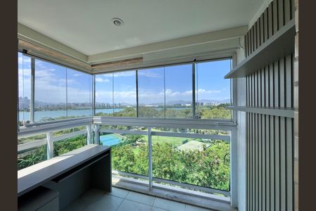 Apartamento à venda com 156m², 3 quartos e 2 vagas Apartamento à venda com 156m², 3 quartos e 2 vagasSuíte 3 - Varanda