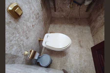 Casa de condomínio à venda com 351m², 4 quartos e 4 vagasLavabo