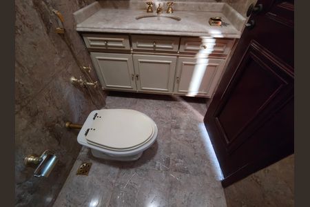 Casa de condomínio à venda com 351m², 4 quartos e 4 vagasBanheiro da Suíte 2