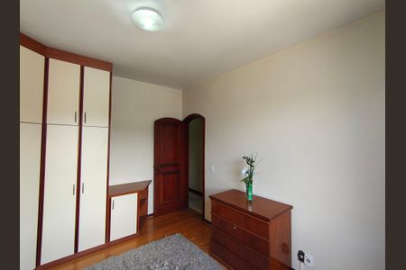 Casa de condomínio à venda com 351m², 4 quartos e 4 vagasQuarto