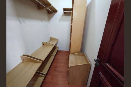 Casa de condomínio à venda com 351m², 4 quartos e 4 vagasCloset Suíte 3