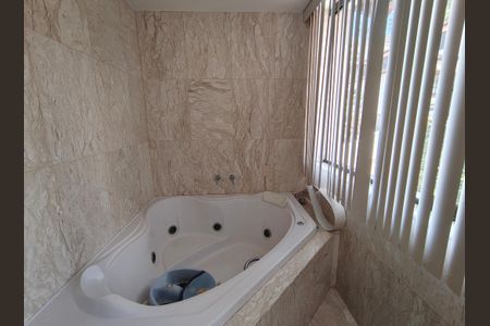 Casa de condomínio à venda com 351m², 4 quartos e 4 vagasBanheiro da Suíte 3