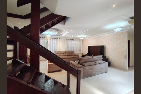 Casa de condomínio à venda com 351m², 4 quartos e 4 vagasSala