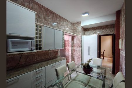 Casa de condomínio à venda com 351m², 4 quartos e 4 vagasSala