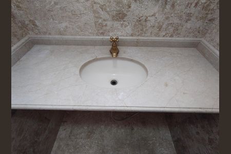 Casa de condomínio à venda com 351m², 4 quartos e 4 vagasLavabo