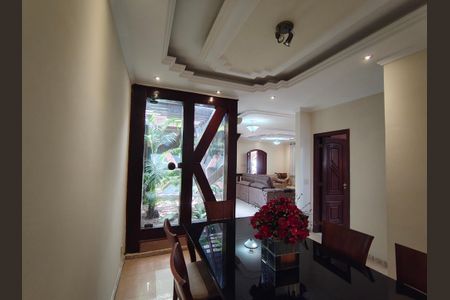 Casa de condomínio à venda com 351m², 4 quartos e 4 vagasSala