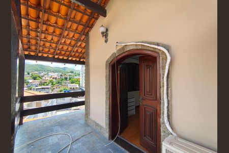 Casa de condomínio à venda com 351m², 4 quartos e 4 vagasSacada Suíte 3