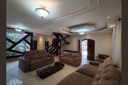 Casa de condomínio à venda com 351m², 4 quartos e 4 vagasSala