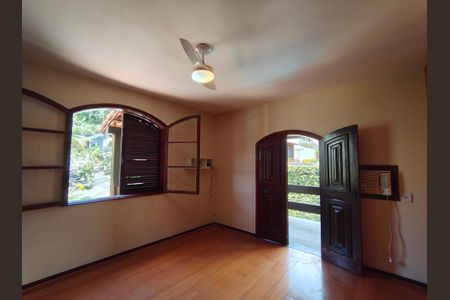 Casa de condomínio à venda com 351m², 4 quartos e 4 vagasSuíte 2