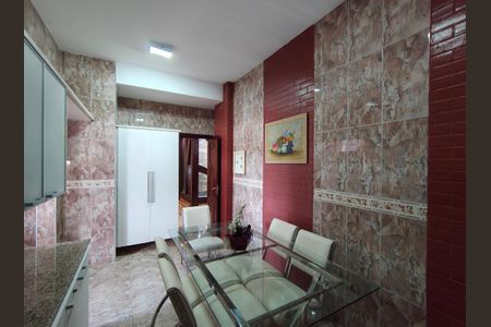 Casa de condomínio à venda com 351m², 4 quartos e 4 vagasSala