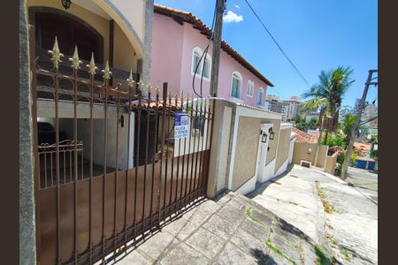 Casa de condomínio à venda com 351m², 4 quartos e 4 vagasFachada