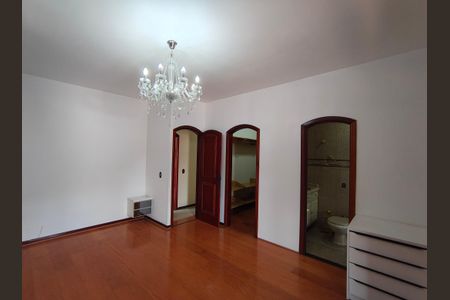 Casa de condomínio à venda com 351m², 4 quartos e 4 vagasSuíte 3