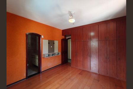 Casa de condomínio à venda com 351m², 4 quartos e 4 vagasSuíte 2