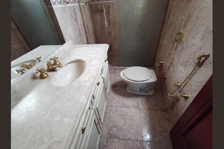 Casa de condomínio à venda com 351m², 4 quartos e 4 vagasBanheiro da Suíte 1