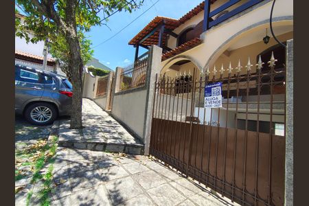Casa de condomínio à venda com 351m², 4 quartos e 4 vagasFachada
